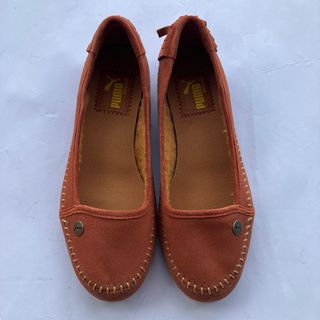 プーマ(PUMA)のPuma プーマ スエード風 フラットシューズ　スリッポン 23cm オレンジ(スリッポン/モカシン)