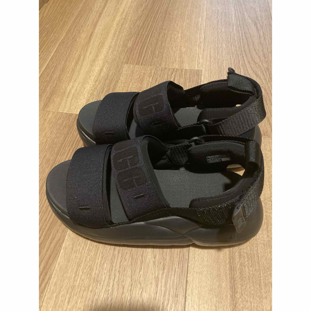 UGG - UGG厚底サンダル箱無し未使用に近いの通販 by 吉田 愛's UGG - UGG厚底サンダル箱無し未使用に近いの通販 by 吉田 愛's