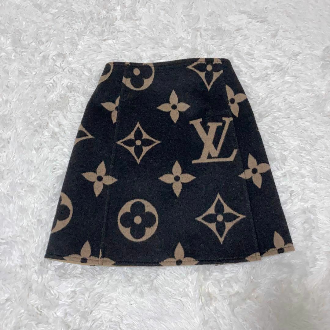 LOUIS VUITTON - 【新品・タグ&箱付き】Louis Vuitton スカート LOUIS VUITTON - 【新品・タグ&箱付き】Louis Vuitton スカート