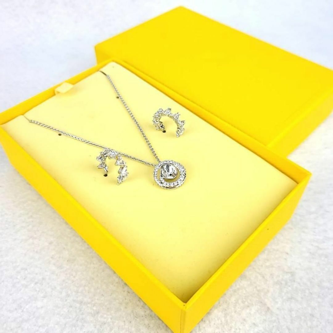 SWAROVSKI - ○未使用級箱付〇スワロフスキー Ortyx ピアス SWAROVSKI - ○未使用級箱付〇スワロフスキー Ortyx ピアス