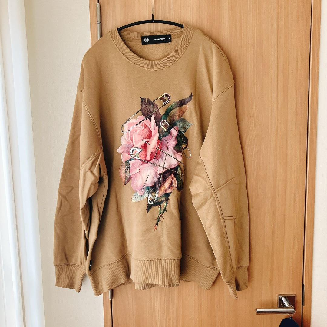 GU - GU × UNDERCOVER グラフィックスウェットシャツ ブラウンの GU - GU × UNDERCOVER グラフィックスウェットシャツ ブラウンの