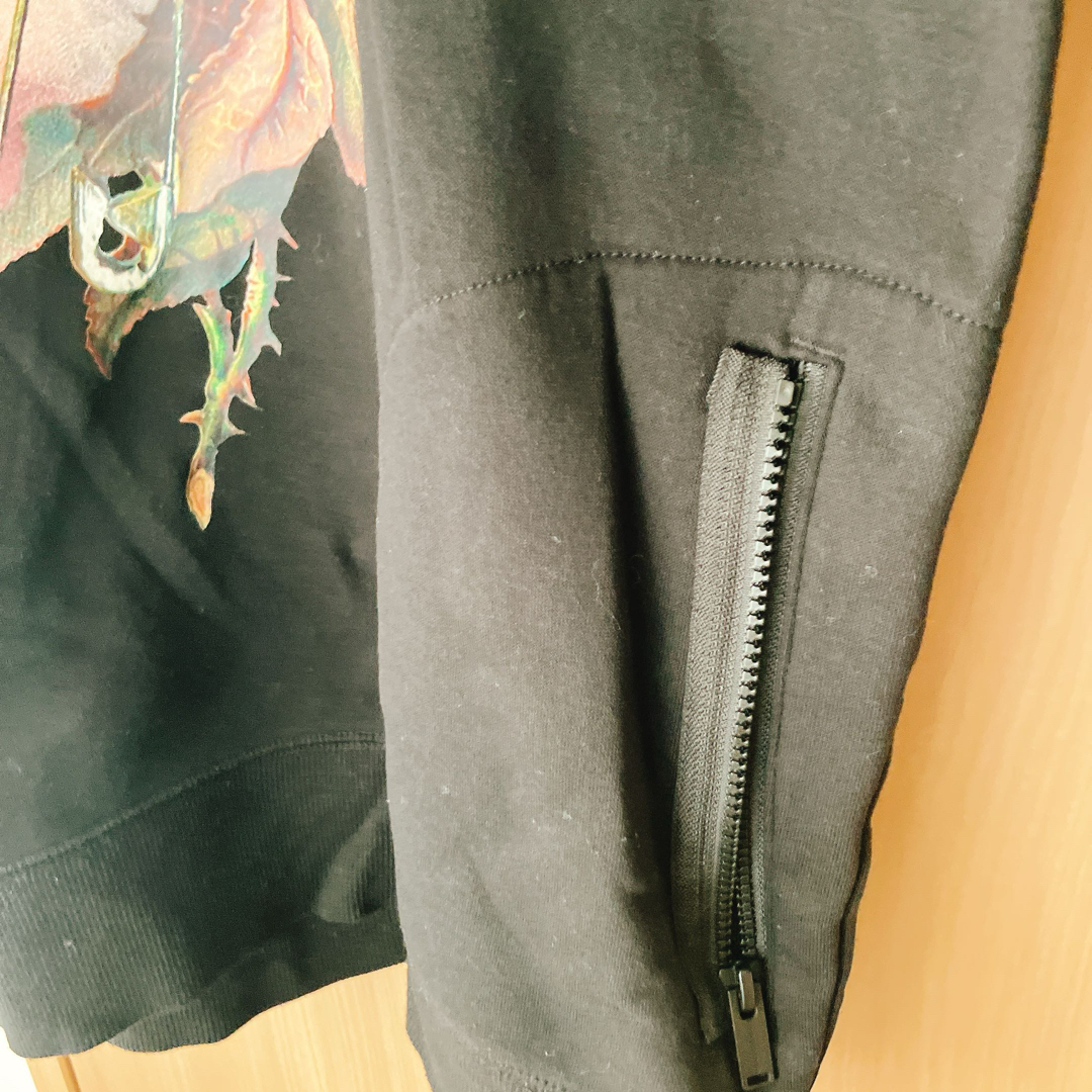GU - GU × UNDERCOVER グラフィックスウェットシャツ ブラックの GU - GU × UNDERCOVER グラフィックスウェットシャツ ブラックの