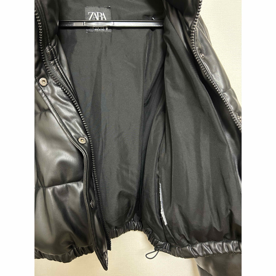 ZARA - ZARA フェイクレザー ダウンジャケット ショート 黒 XSの ZARA - ZARA フェイクレザー ダウンジャケット ショート 黒 XSの