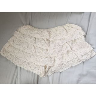 フリルショートパンツ・ホワイト(ショートパンツ)