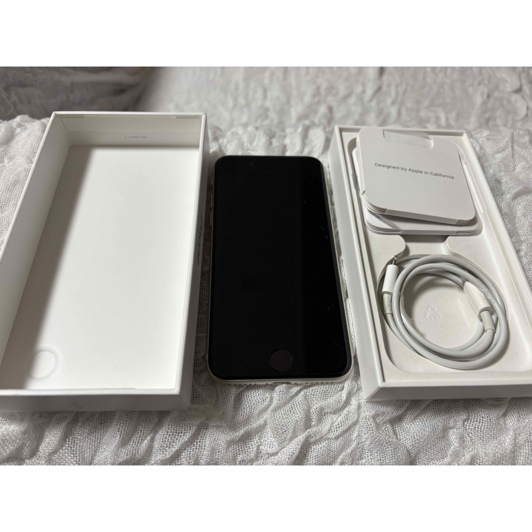 Apple - iPhoneSE 第3世代 64GB スターライト バッテリー84%の Apple - iPhoneSE 第3世代 64GB スターライト バッテリー84%の