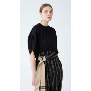 ADORE(シャツ/ブラウス(半袖/袖なし))のフリマアイテム一覧 ADORE(シャツ/ブラウス(半袖/袖なし))のフリマアイテム一覧