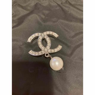 CHANEL(パール ・ ブローチ/コサージュ)のフリマアイテム一覧 CHANEL(パール ・ ブローチ/コサージュ)のフリマアイテム一覧