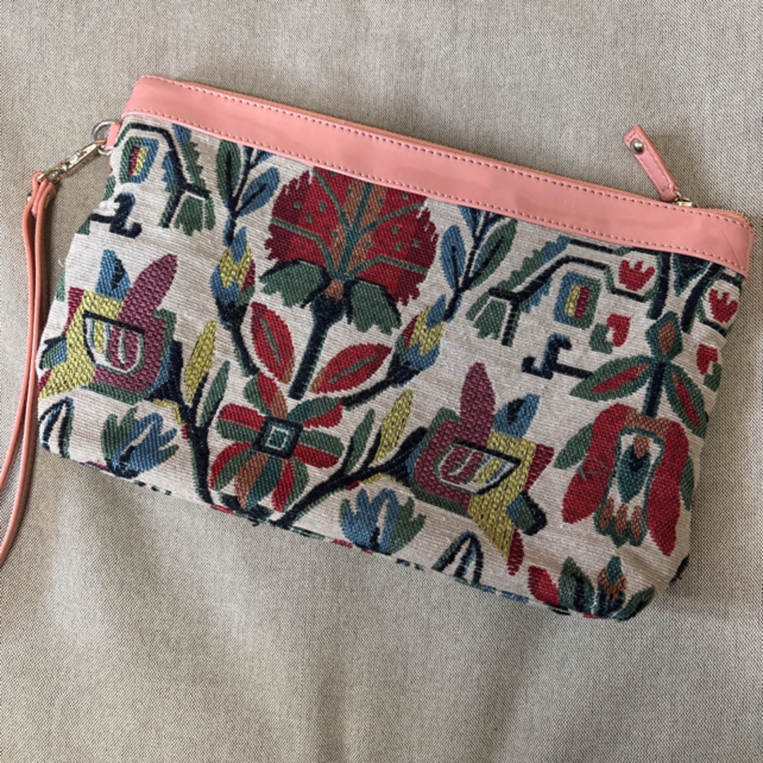 花柄刺繍 クラッチバッグの通販 by すーさん's shop|ラクマ 花柄刺繍 クラッチバッグの通販 by すーさん's shop|ラクマ