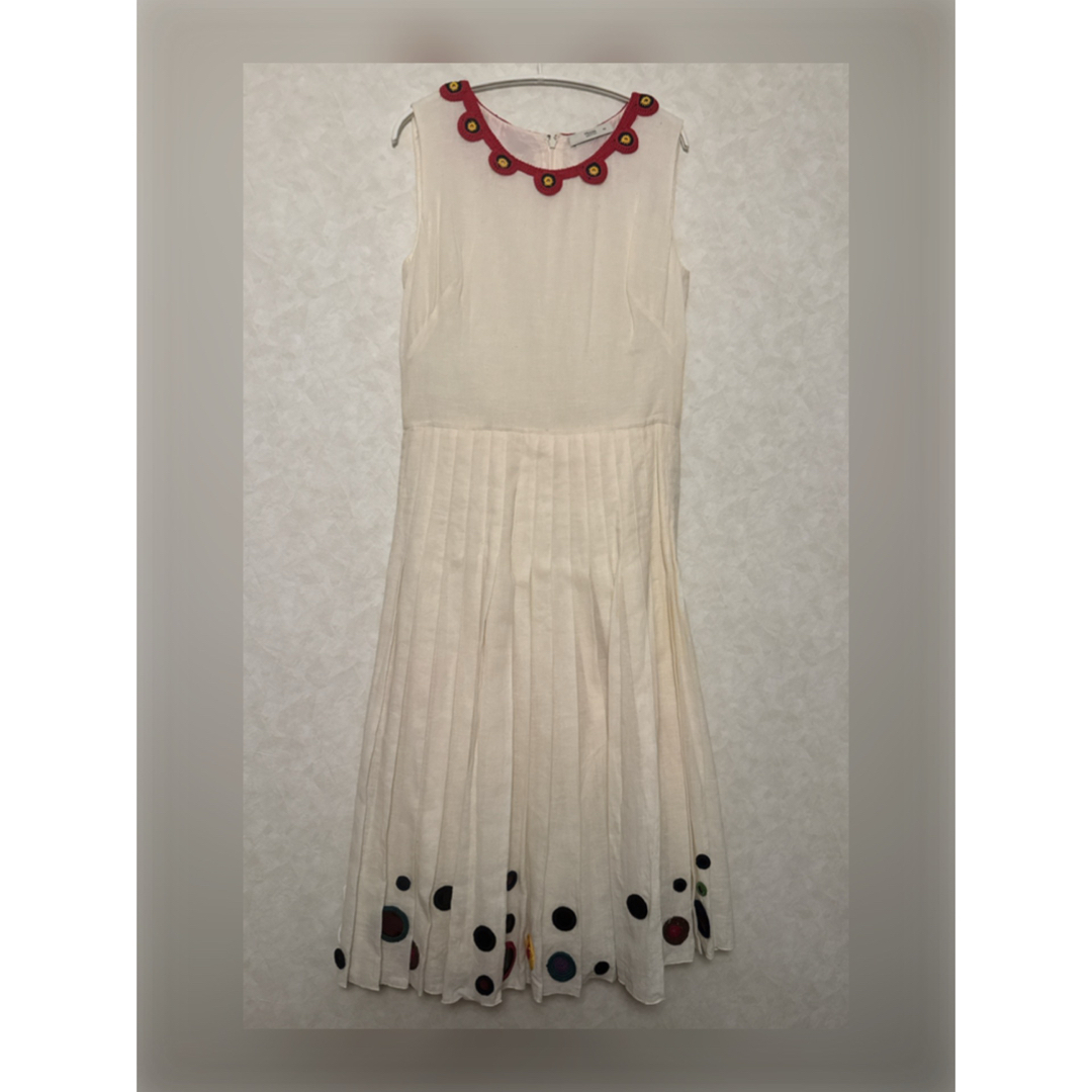 PRADA - プラダ PRADA 刺繍ミラー アイボリー ノースリーブ PRADA - プラダ PRADA 刺繍ミラー アイボリー ノースリーブ