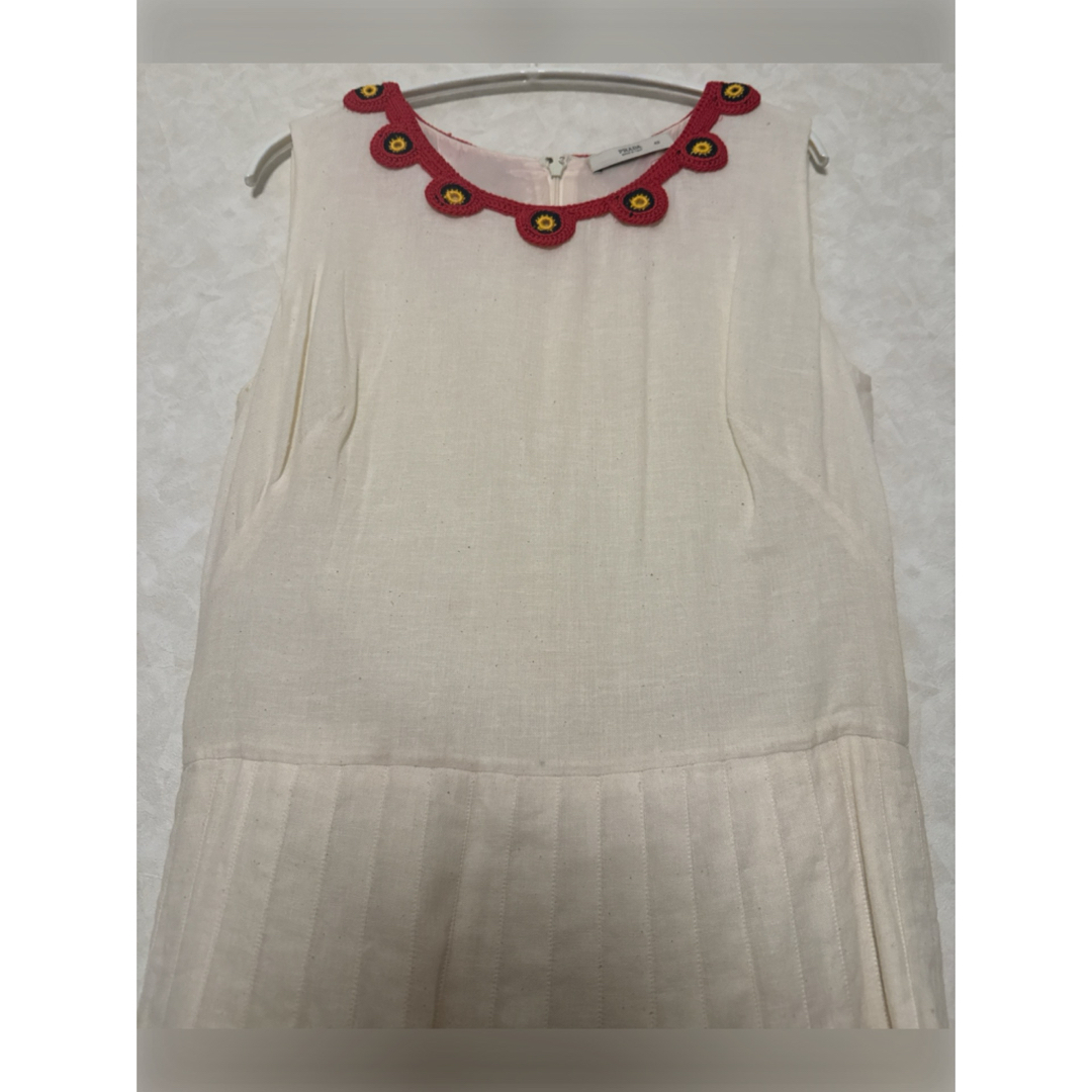 PRADA - プラダ PRADA 刺繍ミラー アイボリー ノースリーブ PRADA - プラダ PRADA 刺繍ミラー アイボリー ノースリーブ