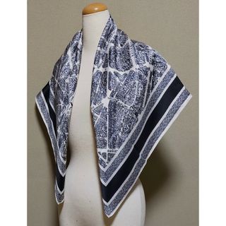 HERMES - 【新品未使用】エルメス 新品 チャーム付きツイリー HERMES - 【新品未使用】エルメス 新品 チャーム付きツイリー