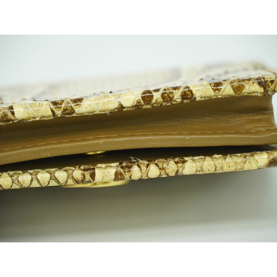 GUCCI - 本物 グッチ GUCCI GGマーモント 二つ折り 折財布 GUCCI - 本物 グッチ GUCCI GGマーモント 二つ折り 折財布
