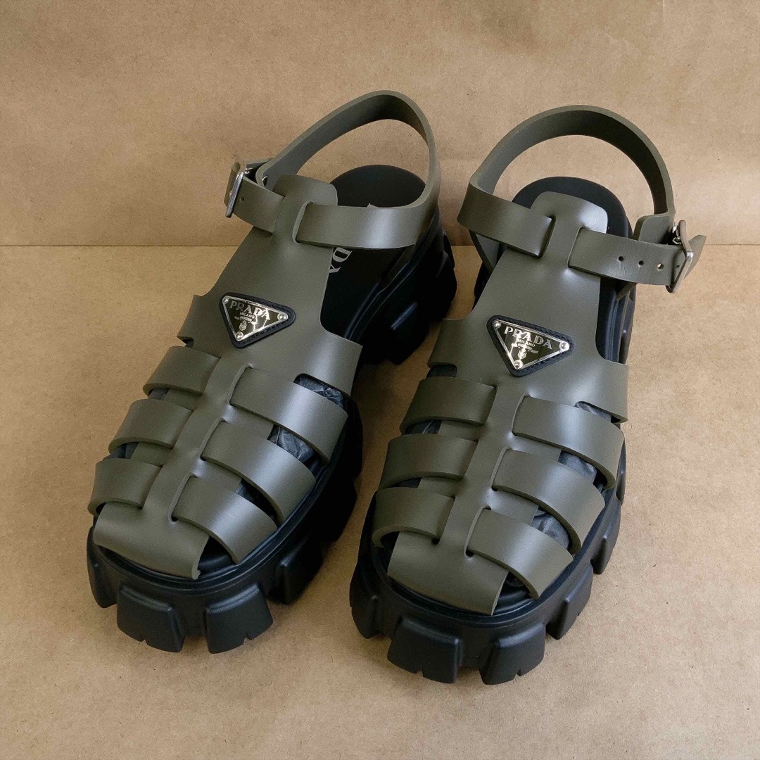 PRADA - 新品 PRADA プラダ モノリス ラバー サンダル 革靴 PRADA - 新品 PRADA プラダ モノリス ラバー サンダル 革靴