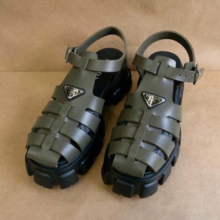 PRADA - 新品 PRADA プラダ モノリス ラバー サンダル 革靴 PRADA - 新品 PRADA プラダ モノリス ラバー サンダル 革靴