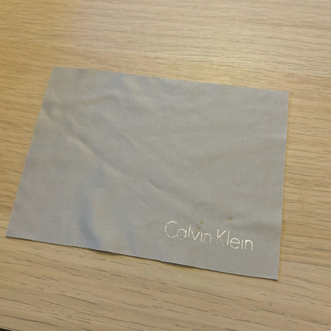 Calvin Klein(カルバンクライン)のカルバンクライン メガネケース グレー シルバー ハードケース メンズのファッション小物(サングラス/メガネ)の商品写真