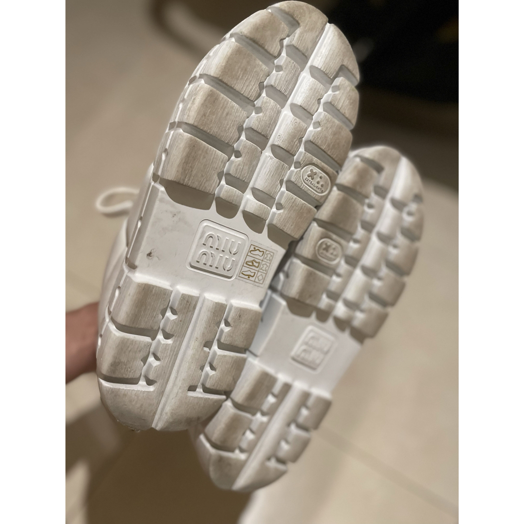 MIU MIU - MIU MIU ホワイト レザー スニーカー 厚底 35の通販 MIU MIU - MIU MIU ホワイト レザー スニーカー 厚底 35の通販
