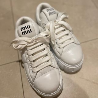 MIU MIU - MIU MIU ホワイト レザー スニーカー 厚底 35の通販 MIU MIU - MIU MIU ホワイト レザー スニーカー 厚底 35の通販