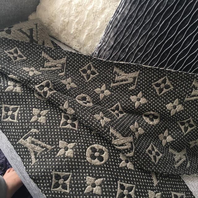 LOUIS VUITTON(ルイヴィトン)のlouis vouitton レディースのファッション小物(マフラー/ショール)の商品写真