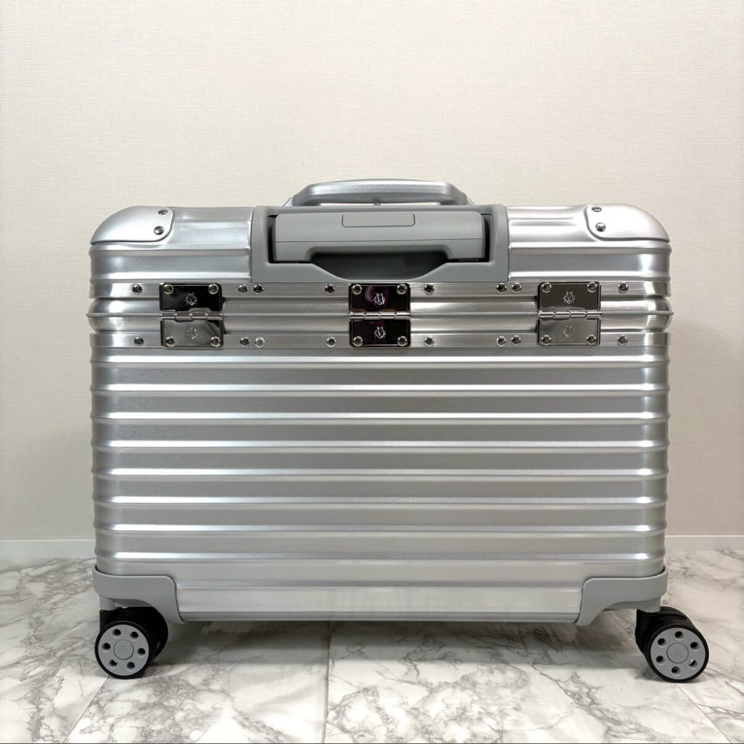 RIMOWA - 生涯保証・未使用 RIMOWA ORIGINAL PILOT キャリー RIMOWA - 生涯保証・未使用 RIMOWA ORIGINAL PILOT キャリー