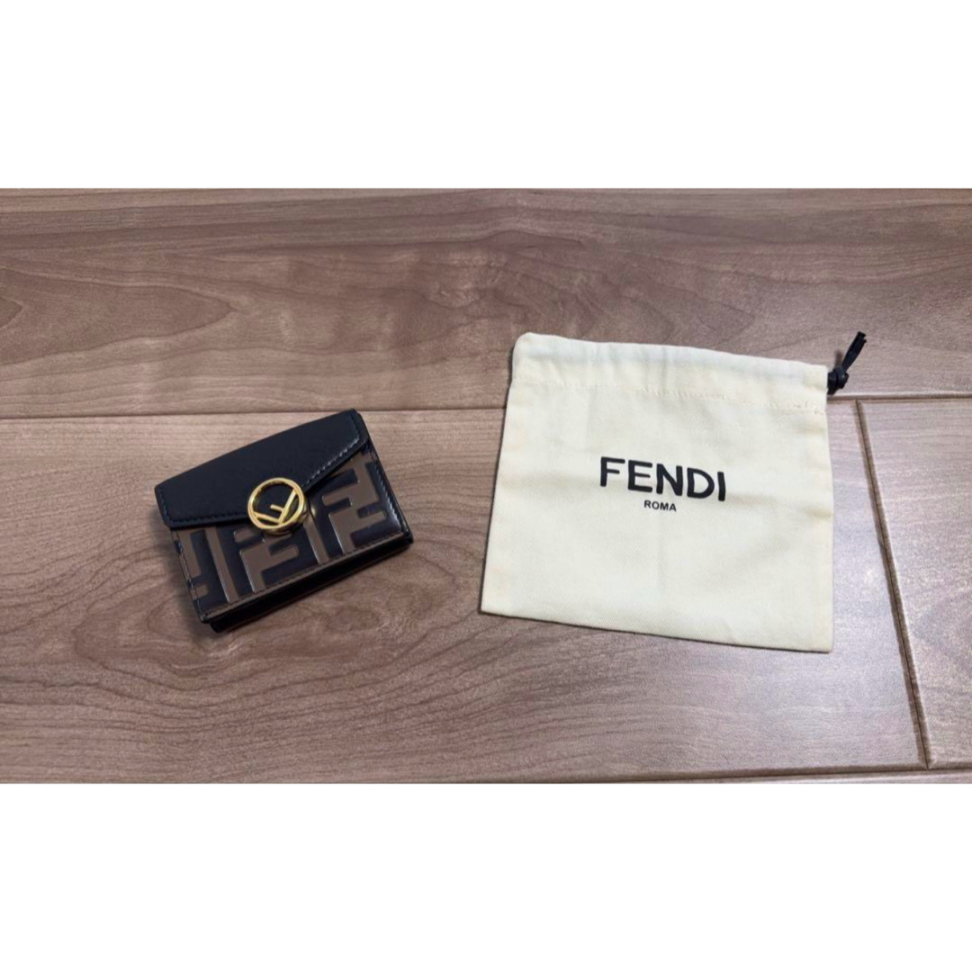 FENDI - FENDI フェンディ 三つ折り財布 ブラックの通販 by FENDI - FENDI フェンディ 三つ折り財布 ブラックの通販 by