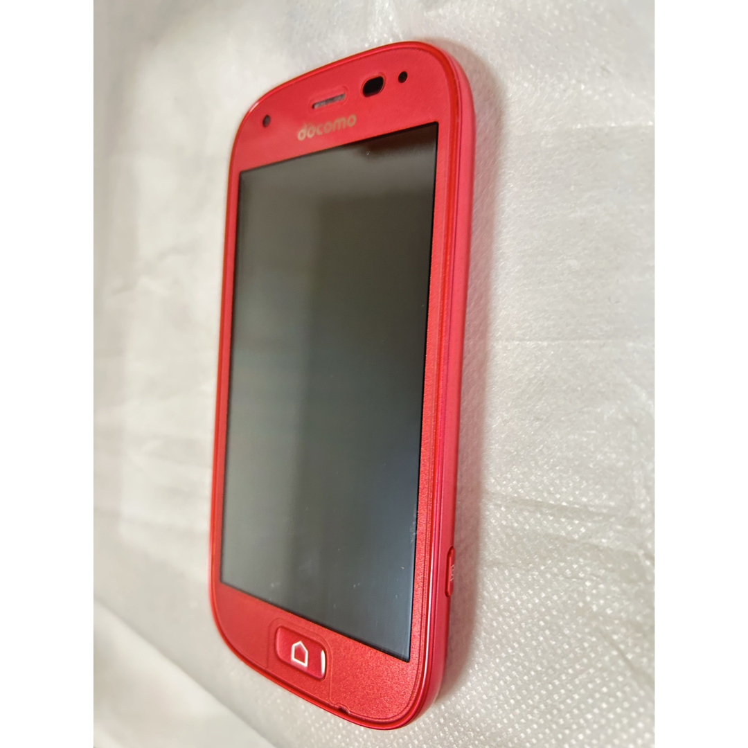docomo らくらくスマートフォン 本体・ 充電アダプタケース付 の docomo らくらくスマートフォン 本体・ 充電アダプタケース付 の