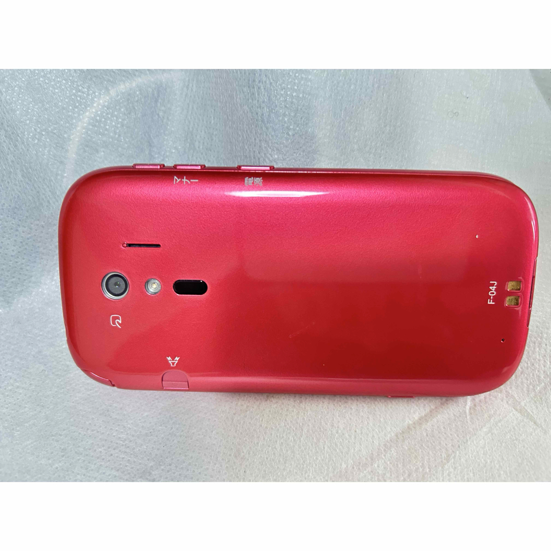 docomo らくらくスマートフォン 本体・ 充電アダプタケース付 の docomo らくらくスマートフォン 本体・ 充電アダプタケース付 の