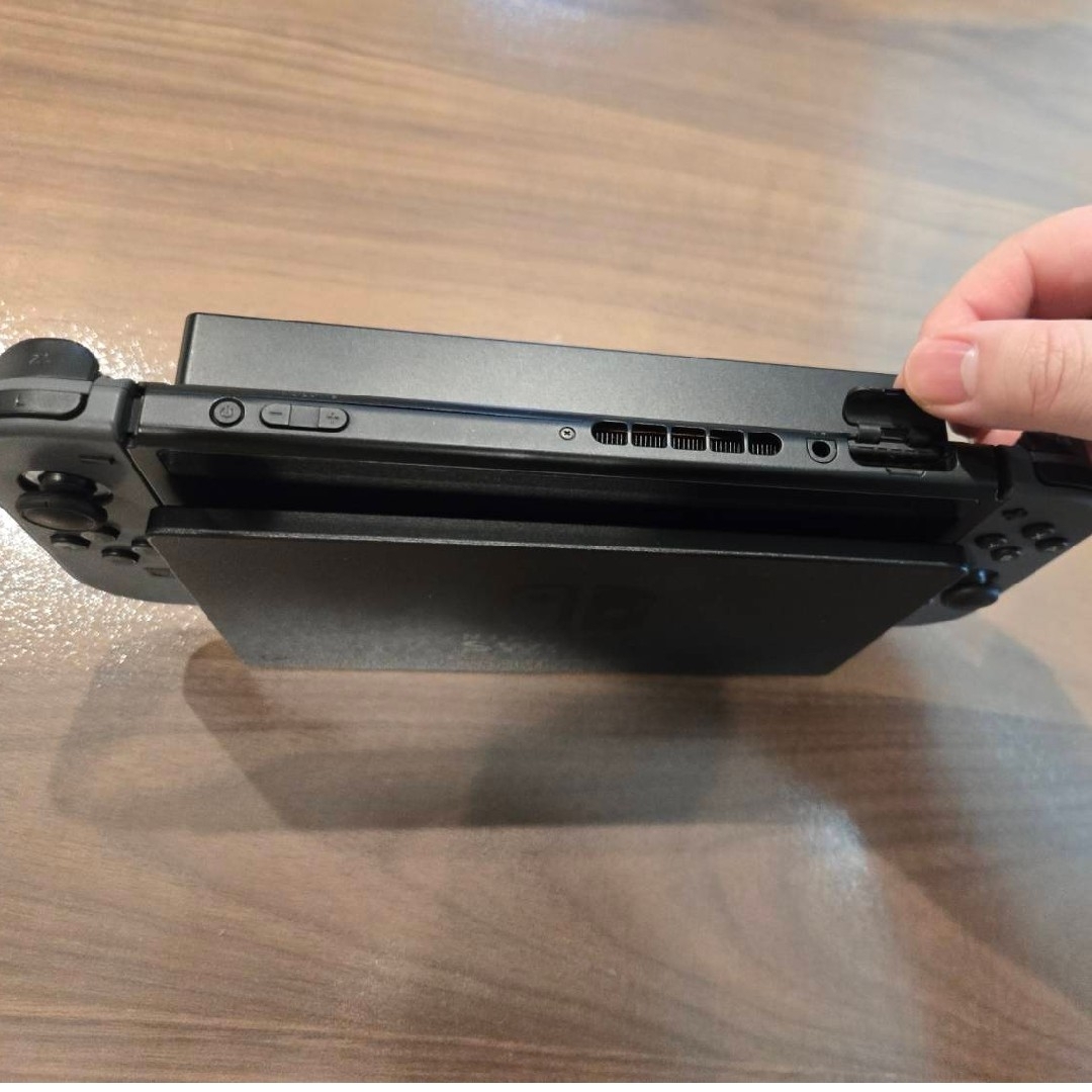 Nintendo Switch - Nintendo Switch 本体+Joy-Con+ドック 箱無し Nintendo Switch - Nintendo Switch 本体+Joy-Con+ドック 箱無し