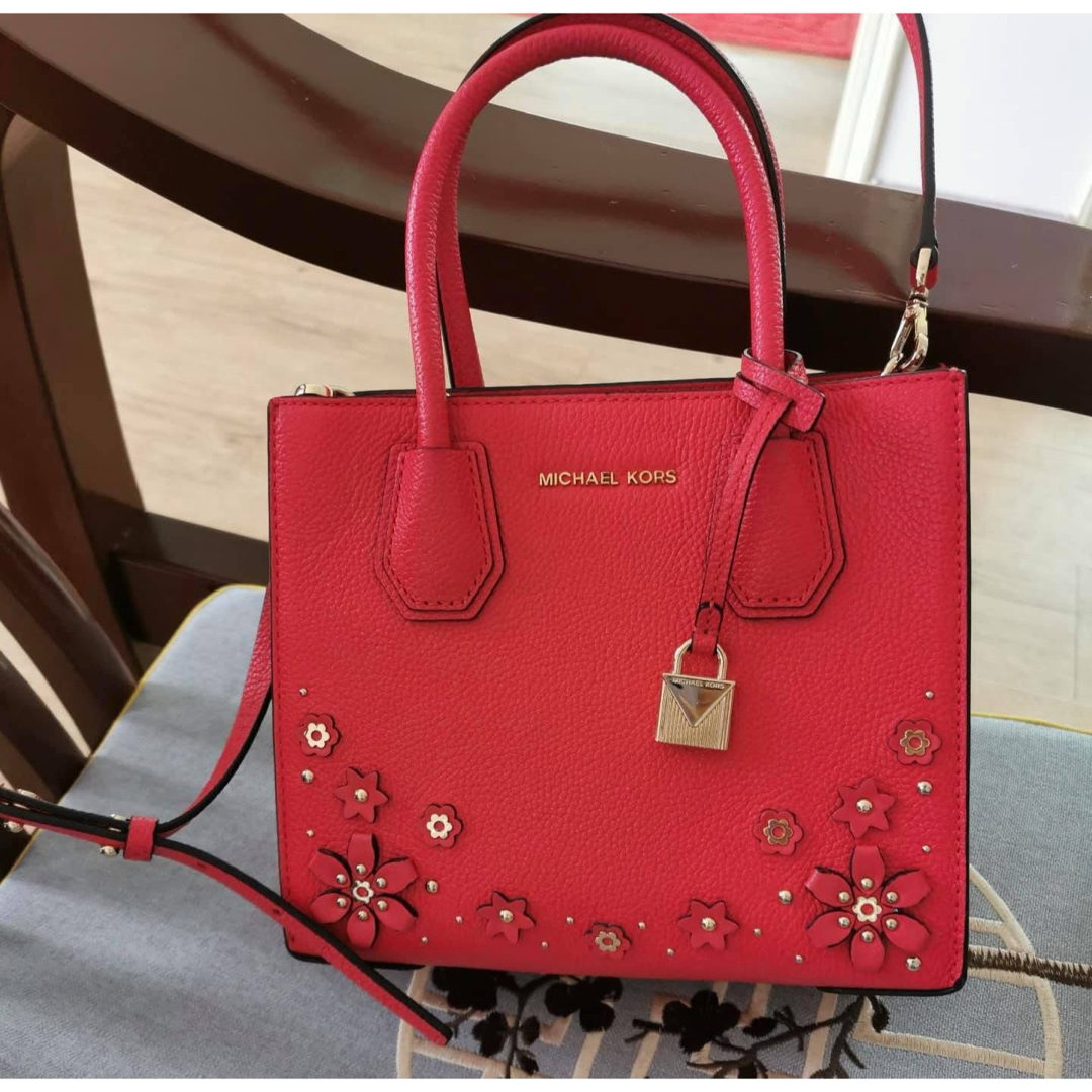 MICHAEL KORS - MICHAEL KORS ショルダーバッグ レッド フラワー MICHAEL KORS - MICHAEL KORS ショルダーバッグ レッド フラワー
