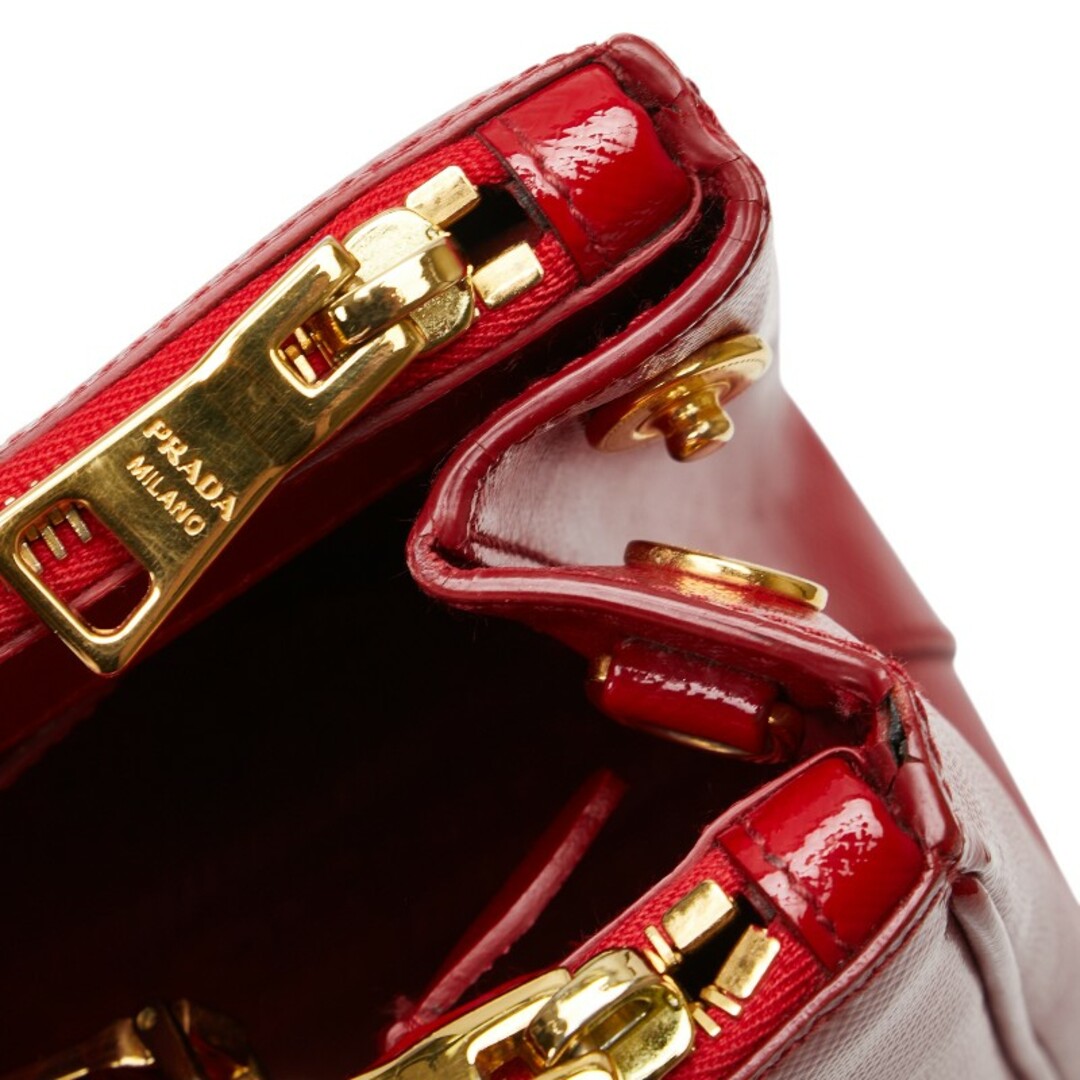 PRADA - プラダ 三角ロゴプレート ハンドバッグ パテントレザー PRADA - プラダ 三角ロゴプレート ハンドバッグ パテントレザー