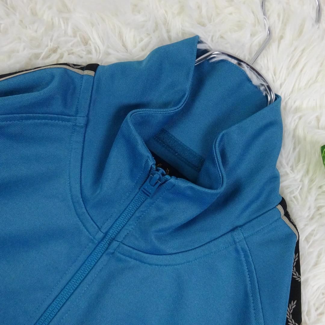 FRED PERRY - 美品 フレッドペリー 刺繍ロゴ スリーブライン FRED PERRY - 美品 フレッドペリー 刺繍ロゴ スリーブライン