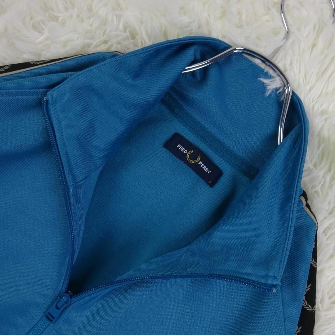 FRED PERRY - 美品 フレッドペリー 刺繍ロゴ スリーブライン FRED PERRY - 美品 フレッドペリー 刺繍ロゴ スリーブライン
