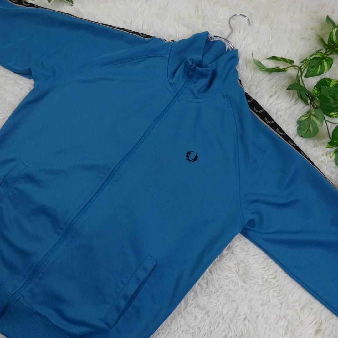 FRED PERRY - 美品 フレッドペリー 刺繍ロゴ スリーブライン FRED PERRY - 美品 フレッドペリー 刺繍ロゴ スリーブライン