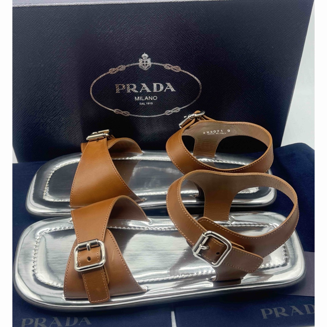PRADA スエード ストラップサンダル 金具バックル付き - メルカリ