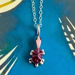 インディアンジュエリー(INDIAN JEWELRY)のカメ　ペンダント　ズニ　インディアンジュエリー　ピンクコーラル（珊瑚）　亀　かめ(ネックレス)