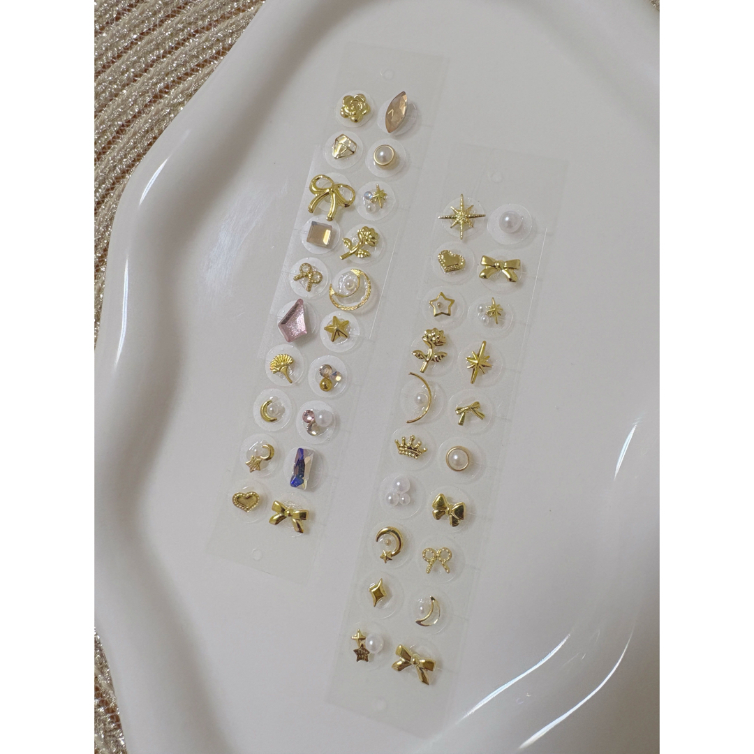 耳ツボジュエリー ゴールドデザイン 金粒20粒×2 シート(2回分) コスメ/美容のダイエット(その他)の商品写真