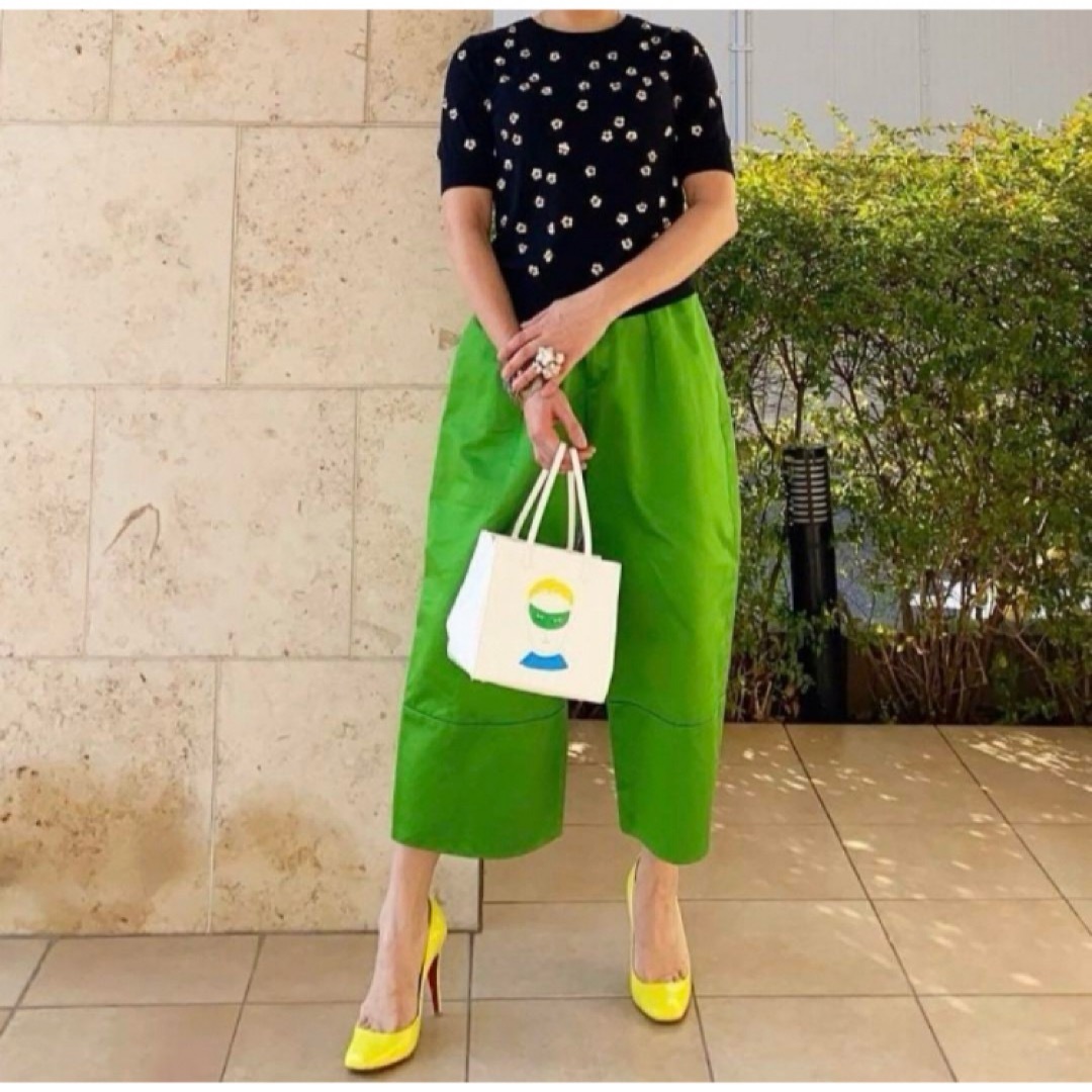 Alice+Olivia - alice + olivia ブラック半袖フラワービーズ Alice+Olivia - alice + olivia ブラック半袖フラワービーズ
