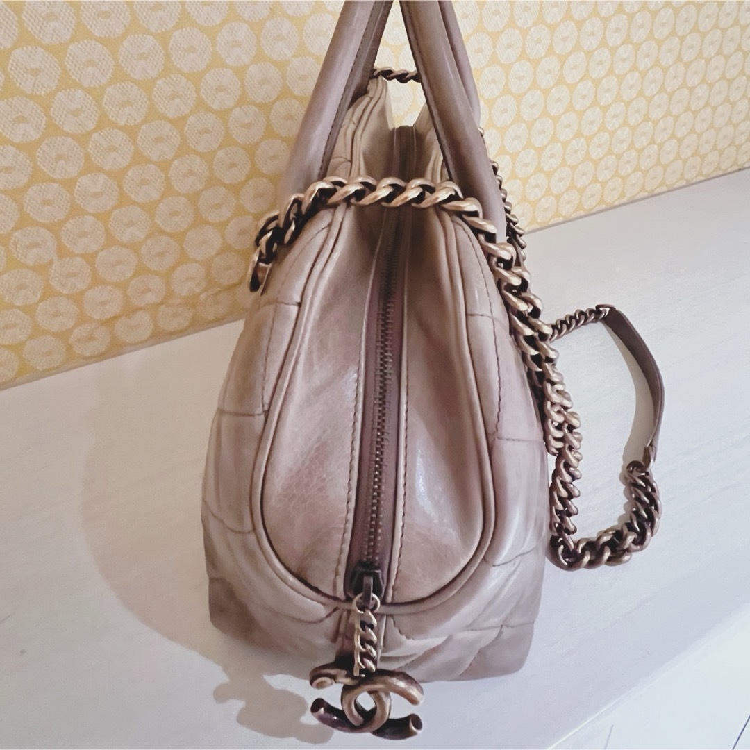 CHANEL - シャネルボストンバッグ グレージュ ヴィンテージ加工 CHANEL - シャネルボストンバッグ グレージュ ヴィンテージ加工