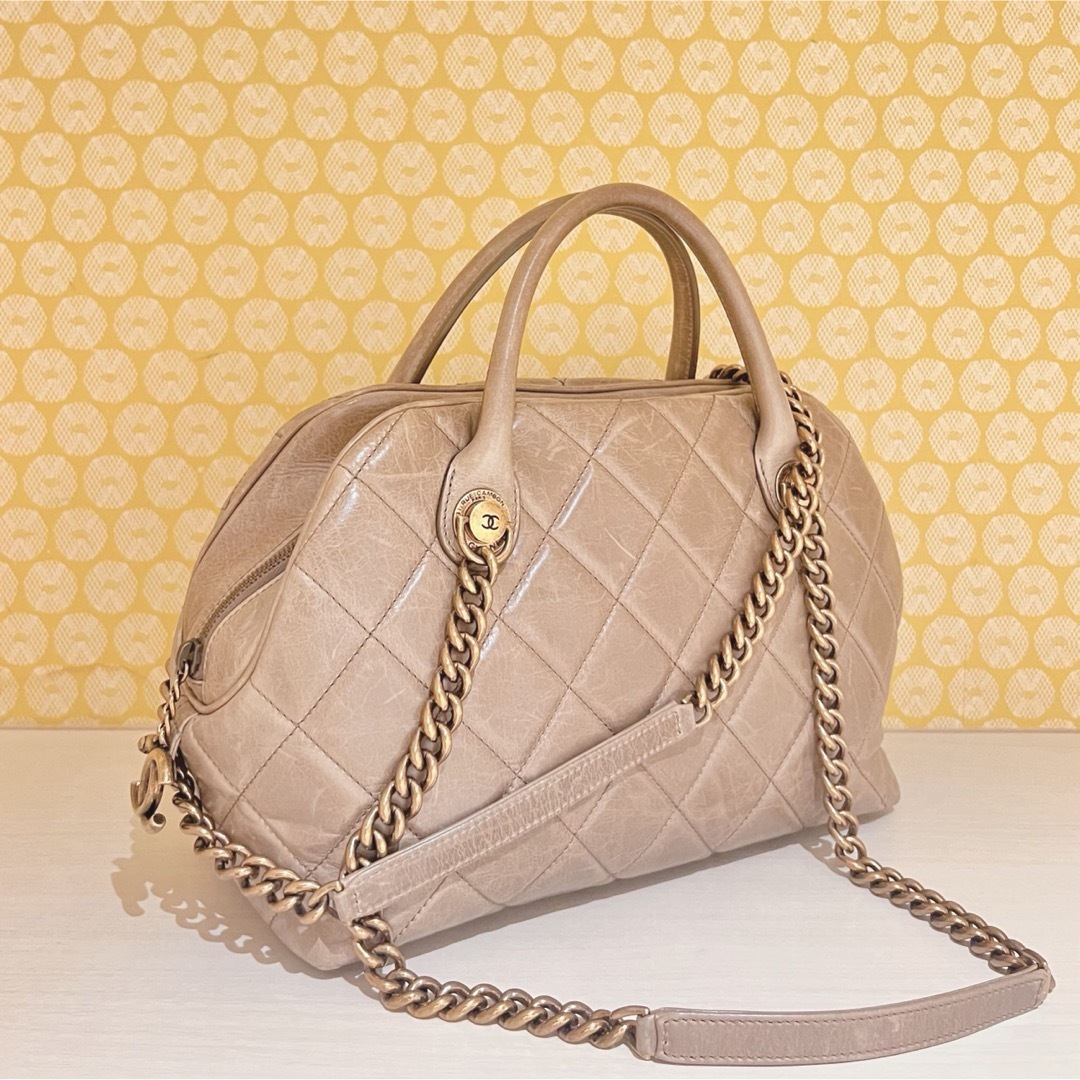 CHANEL - シャネルボストンバッグ グレージュ ヴィンテージ加工 CHANEL - シャネルボストンバッグ グレージュ ヴィンテージ加工