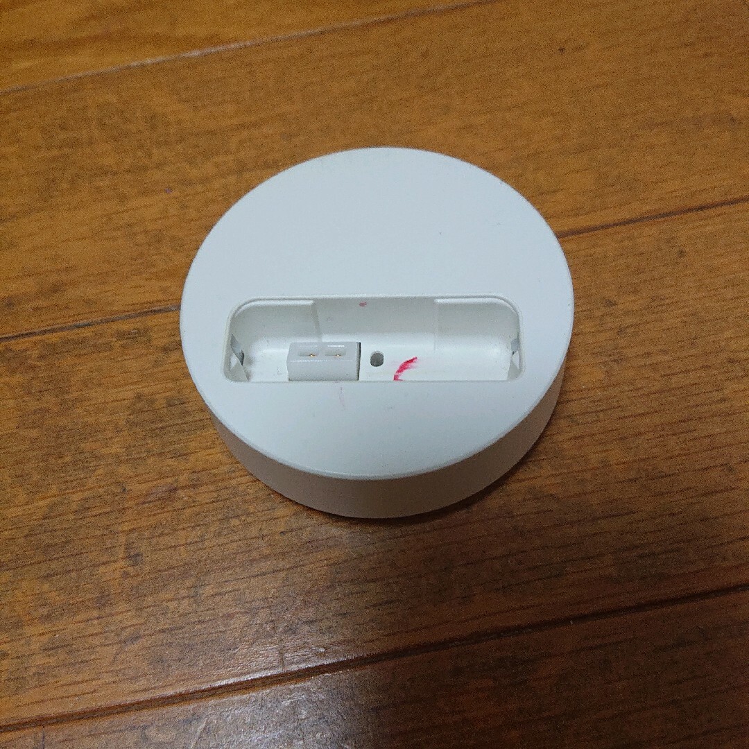 NTTdocomo(エヌティティドコモ)のdocomo ドコモ 卓上ホルダ SH42 スマホ/家電/カメラのスマートフォン/携帯電話(バッテリー/充電器)の商品写真