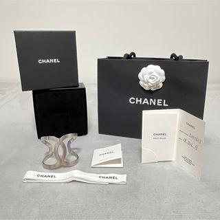 CHANEL - 【希少】 シャネル ココマーク バングル シルバーの CHANEL - 【希少】 シャネル ココマーク バングル シルバーの