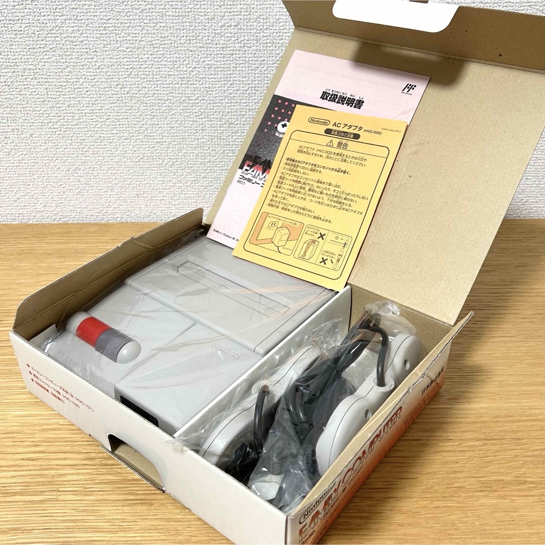 ファミリーコンピュータ - 極美品 ニューファミコン 本体 AV仕様 ファミリーコンピュータ - 極美品 ニューファミコン 本体 AV仕様