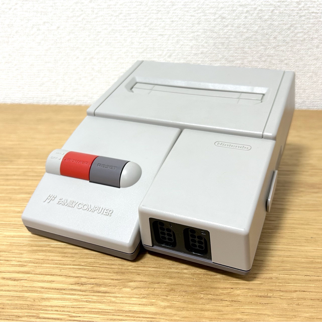 ファミリーコンピュータ - 極美品 ニューファミコン 本体 AV仕様 ファミリーコンピュータ - 極美品 ニューファミコン 本体 AV仕様