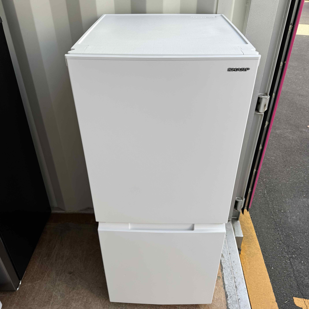 SHARP - C7434☆2023年製美品☆シャープ冷蔵庫マットホワイト右 SHARP - C7434☆2023年製美品☆シャープ冷蔵庫マットホワイト右