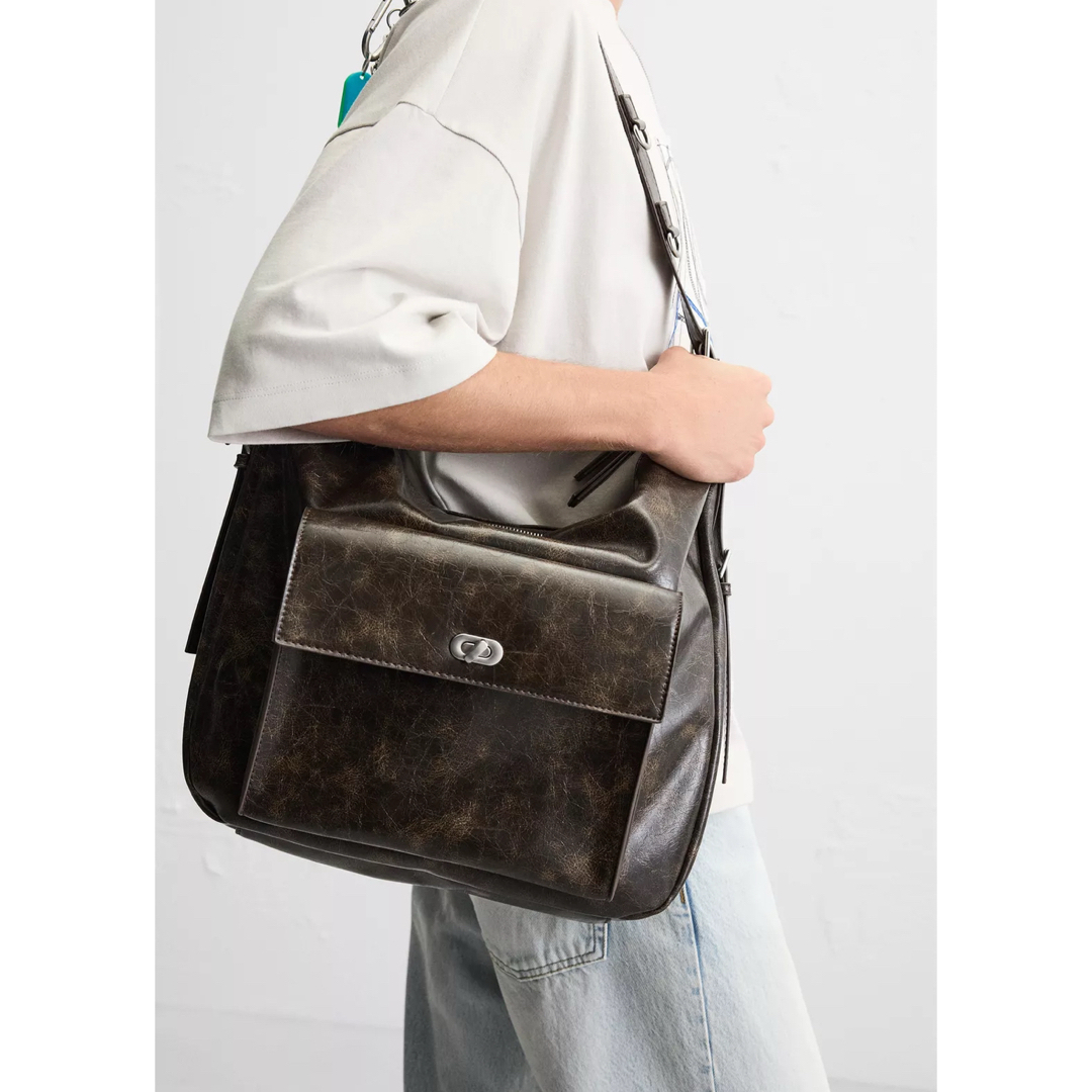 ZARA - 完売品 ZARA チェーン付きショルダーバッグ 新品タグ付き ZARA - 完売品 ZARA チェーン付きショルダーバッグ 新品タグ付き