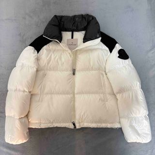 MONCLER(ダウンジャケット ・ ホワイト/白色系)のフリマ MONCLER(ダウンジャケット ・ ホワイト/白色系)のフリマ