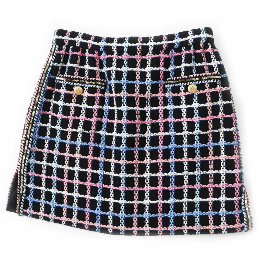 CHANEL - 極美品◎CHANEL シャネル 22SS P72501 ランウェイ着用 ココマークボタン スパンコール使い 台形 ツイードスカート ブラック マルチ 38 フランス製 正規品 レディース