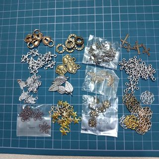  チャーム(C）アクセサリーパーツ 葉 鍵 星 バラ クロス雪 