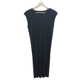 PLEATS PLEASE ISSEY MIYAKE(ワンピース)のフリマアイテム一覧 PLEATS PLEASE ISSEY MIYAKE(ワンピース)のフリマアイテム一覧
