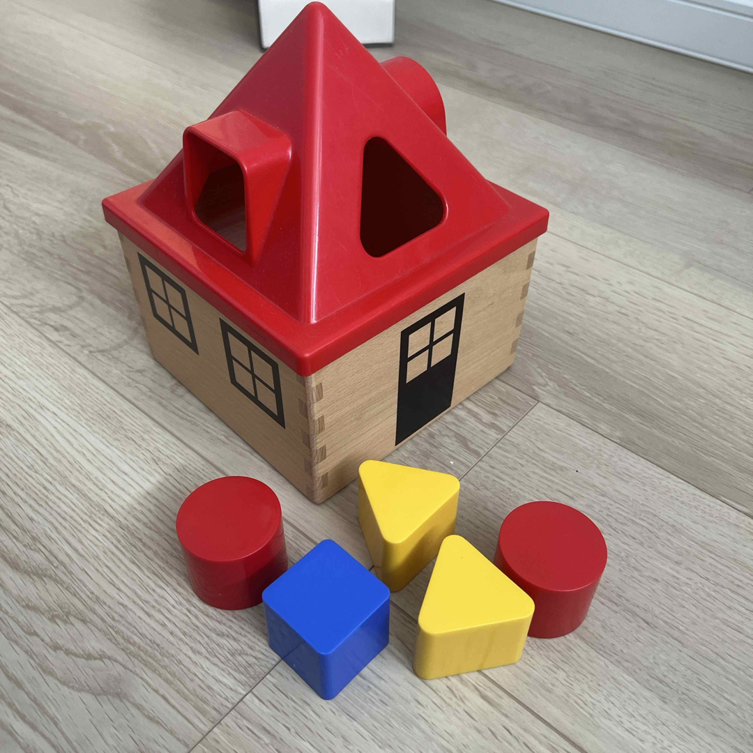 IKEA(イケア)のIKEA 型はめパズル おうち型「ムーラ シェイプソーター」 キッズ/ベビー/マタニティのおもちゃ(知育玩具)の商品写真