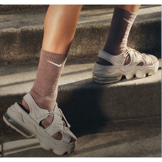 CHANEL - 美品 CHANEL シャネル カメリア ココマーク 靴 CHANEL - 美品 CHANEL シャネル カメリア ココマーク 靴
